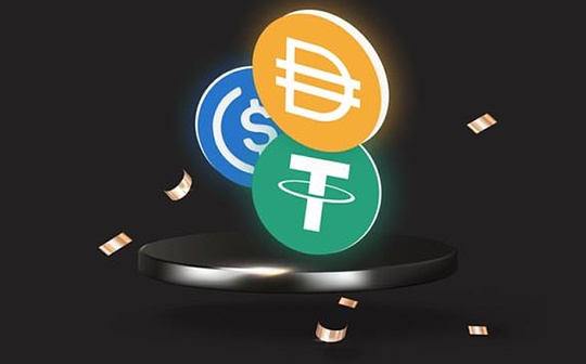 A civil war erupts in the US stablecoin market: banks block returns, crypto industry retaliates.