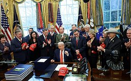 金色早报丨特朗普签署拨款法案结束政府部分停摆  Ethena基金会启动6个月的激励计划