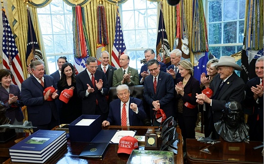 ترامب يوقع مشروع قانون ينهي الإغلاق الحكومي؛ ومؤسسة إيثينا تطلق برنامجاً تحفيزياً.