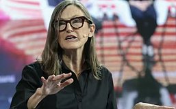 押注特斯拉与SpaceX合并？“木头姐”旗下太空ETF首度买入特斯拉