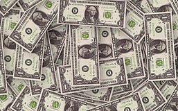 Robinhood 创了史上最好的业绩 但股价跌了快一半